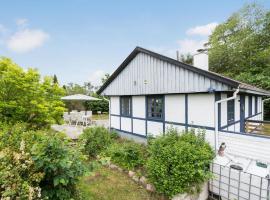3 Bedroom Beautiful Home In Ølsted，位于Ølsted的酒店