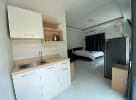 My house kanchanaburi wifi,netflix，位于Ban Yang (1)的酒店