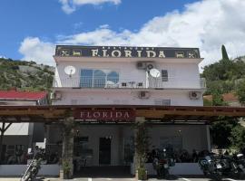 Rooms Florida，位于特利巴尼克鲁斯奇卡的酒店