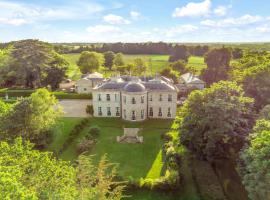 Luxury Georgian Suffolk Mansion，位于贝克尔斯的酒店