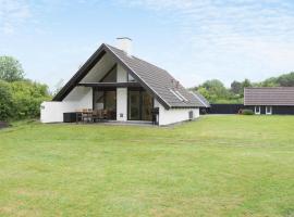 Beautiful Home In Spøttrup With Kitchen，位于Spottrup的酒店