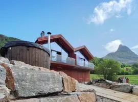 Nice Home In Straumgjerde