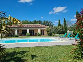 VILLA - BAIN NORDIQUE SPA EXTÉRIEUR - POÊLE FINLANDAIS - PISCINE - Gaillac，位于Montans的酒店