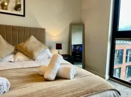 Sleek City Centre Suite with FREE Netflix & Parking