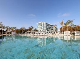 BLESS Hotel Ibiza - The Leading Hotels of The World，位于埃斯卡纳的酒店