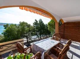Beach Front Apartment In Rovanjska