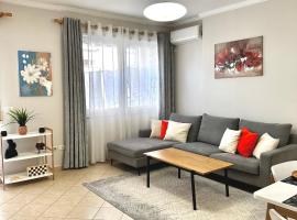 Quiet & spacious city center apartment - 4 min walk，位于地拉那House of Leaves附近的酒店