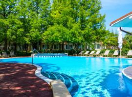 Steaua Apelor Family Resort，位于Nufăru的民宿