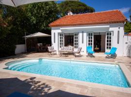 Stunning Juan Les Pins 4 bed Villa with Pool，位于昂蒂布的酒店