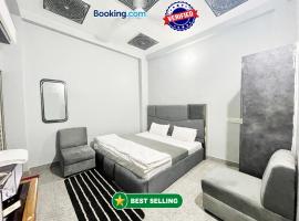 HOTEL PRAKASH GUEST HOUSE ! Varanasi ! fully-Air-Conditioned hotel at prime location with off site Parking availability, near Kashi Vishwanath Temple, and Ganga ghat 2，位于瓦拉纳西的酒店
