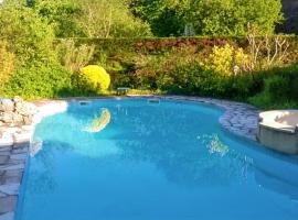 Maison de 2 chambres avec piscine privee jardin clos et wifi a Tremolat，位于特雷莫拉的酒店