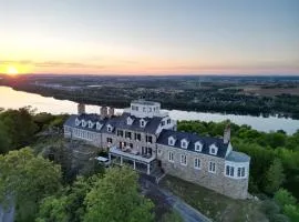 Roundtop Mansion-Breathtaking View-INDOOR POOL -HOT TUB, HIDDEN KIDS PLAYROOM