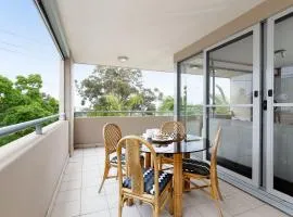 Bayview Apartments 10 42 Stockton St - Stylish apartment with air conditioning and Wi-Fi conveniently located in the heart of Nelson Bay