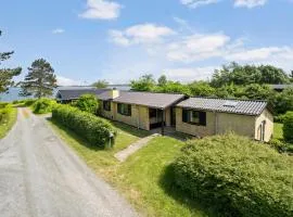 Cozy Home In Mesinge With Wifi