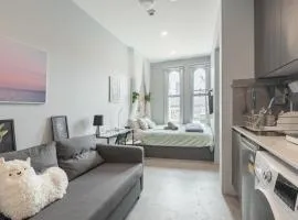 Modern Double Studio Room - AC - 1Mins to Central - Nearby Most Sydney Hotspots