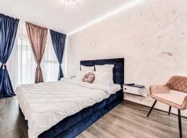 ARI Rose Apartment with Cozy Balcony