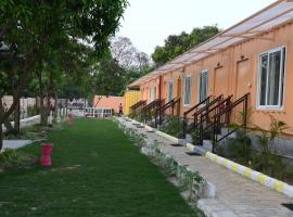 Hotel Divine Ayodhya- A Unit of Chinar Services，位于Ayodhya的酒店