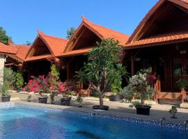 Uli Wood Villa, Jimbaran BALI - near GWK，位于金巴兰的酒店