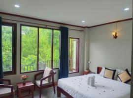 Vang Vieng Champa Hotel，位于万荣Kaeng Nyui Waterfall附近的酒店