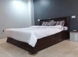 Swanky Sojourns Home Stay with AC bedroom