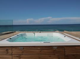 Kavo Seaside Luxury Apartment，位于阿凯松的酒店