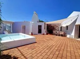 Casa Típica com Pátio e Tanque