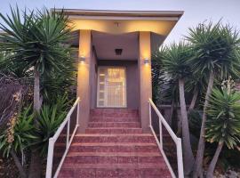Home in Greenvale, Victoria，位于Greenvale的酒店