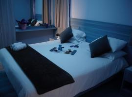 HOtello guest suites，位于朱尼耶的酒店