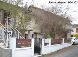 Maison de charme à Ferrières-Saint-Mary avec vue montagne