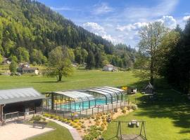 Gite Roche Des Ducs avec Piscine toute l'année, Spa, Sauna, Hammam，位于Rochesson的公寓式酒店