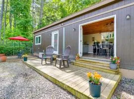 Cozy + Convenient Blairsville Cabin w/ Deck!