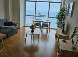 APARTAMENTO CON INCREIBLES VISTAS A LA PLAYA DE RIAZOR