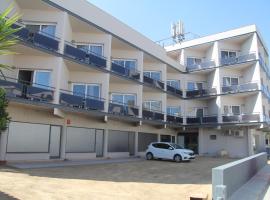 Aparthotel Els Molins，位于罗萨斯的公寓式酒店