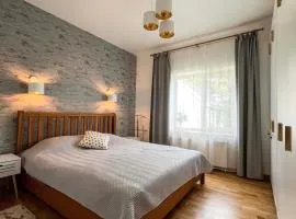 Calm garden Suite near Green Lakes