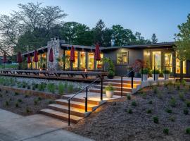 Otis Harbor Springs，位于哈伯斯普林斯的酒店