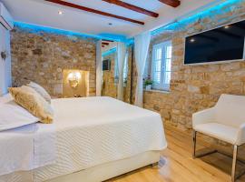 Apartments & Rooms Trogir Stars FREE PARKING，位于特罗吉尔的酒店