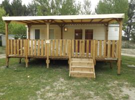 Mobil Home au calme Camping 4 Cadenet，位于卡代纳的豪华帐篷营地