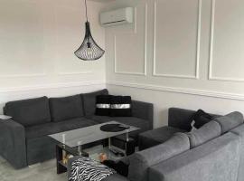 Poli House Premium，位于Dąbrowa的酒店