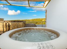 Kilada Village Retreat - Jacuzzi - Parking - Garden，位于普拉塔尼亚斯的酒店