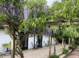 Wisteria Österlen，位于锡姆里斯港的酒店