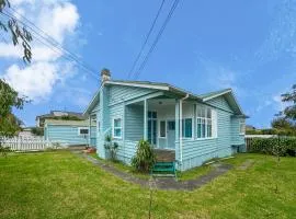 Green Getaway- Unique, 4 bedroom Bungalow Papakura