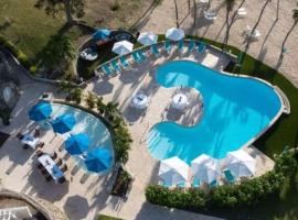 The Buccaneer Hotel，位于Sion Farm的酒店