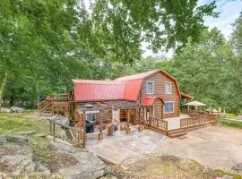 Peaceful Mt Juliet Cabin with Patio and Fire Pit