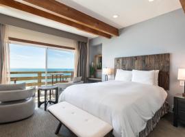 米拉马尔海滩龙柏酒店，位于半月湾的宾馆
