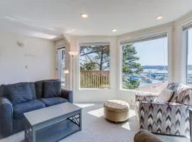 Yaquina Bay Views! Restaurants, Shops, Walk to Everything! Unit 2