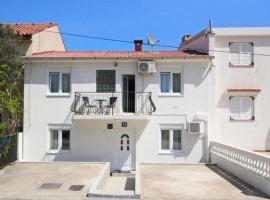 Rooms with a parking space Baska, Krk - 23326，位于巴斯卡的酒店