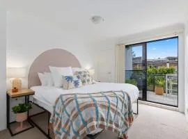 Chic Brookvale Unit-Big Balcony!