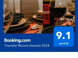 Coyle House, 3 bed,Corby, super kings or twins, driveway, free wi-fi, corporates welcome