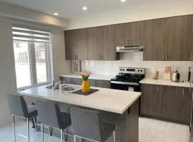 Spacious Getaway at Wasaga Beach - 4BR, Sleeps 10