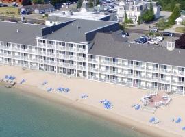 汉密尔顿精选海滨汽车旅馆，位于麦基诺城的酒店